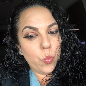 Meet your Posher, Monica